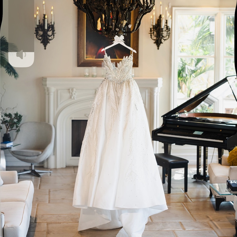 Elegant White Wedding Dress